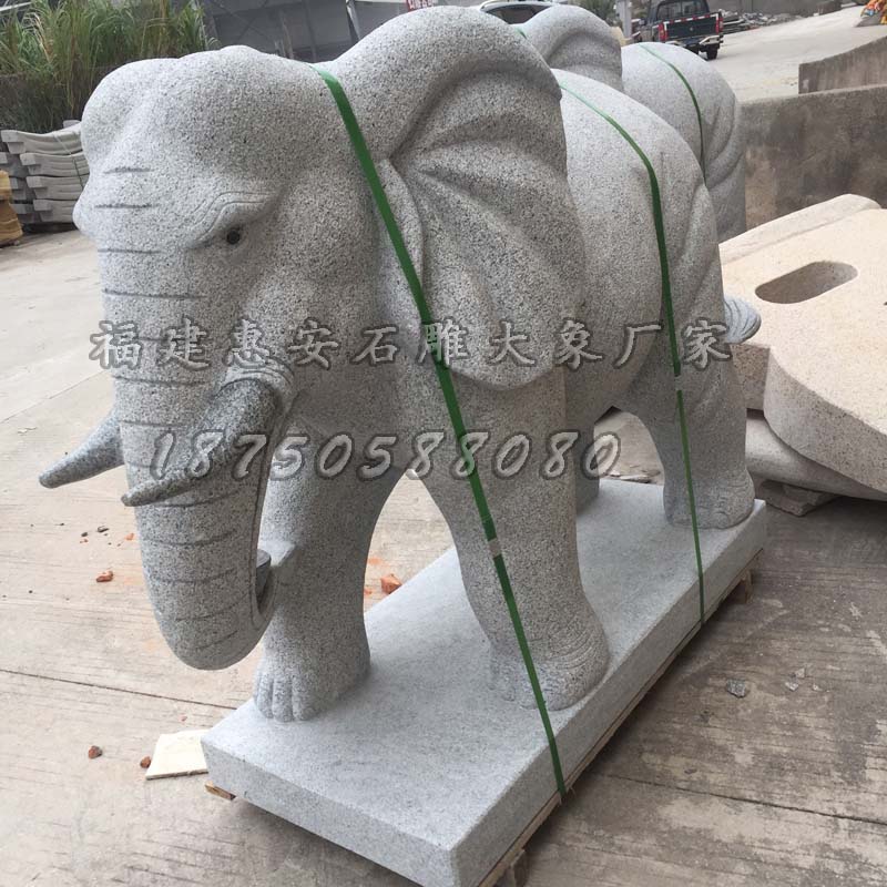 石雕大象帮助孩子判别动物，增加互动